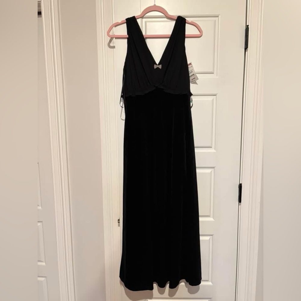 Taylor black velvet dress